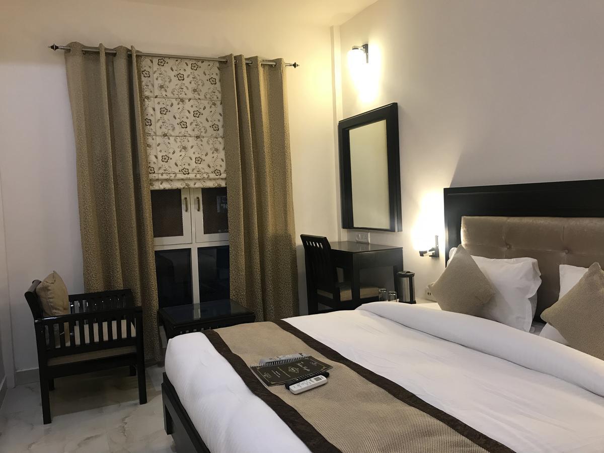 Hotel Bahia Heights Батгінда Екстер'єр фото